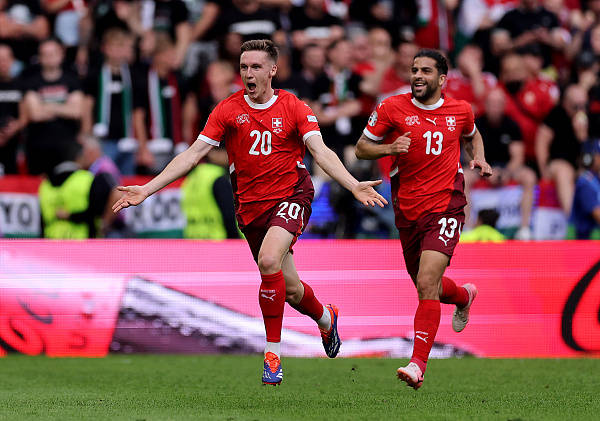 瑞士完胜波兰，厄德高爆发神勇