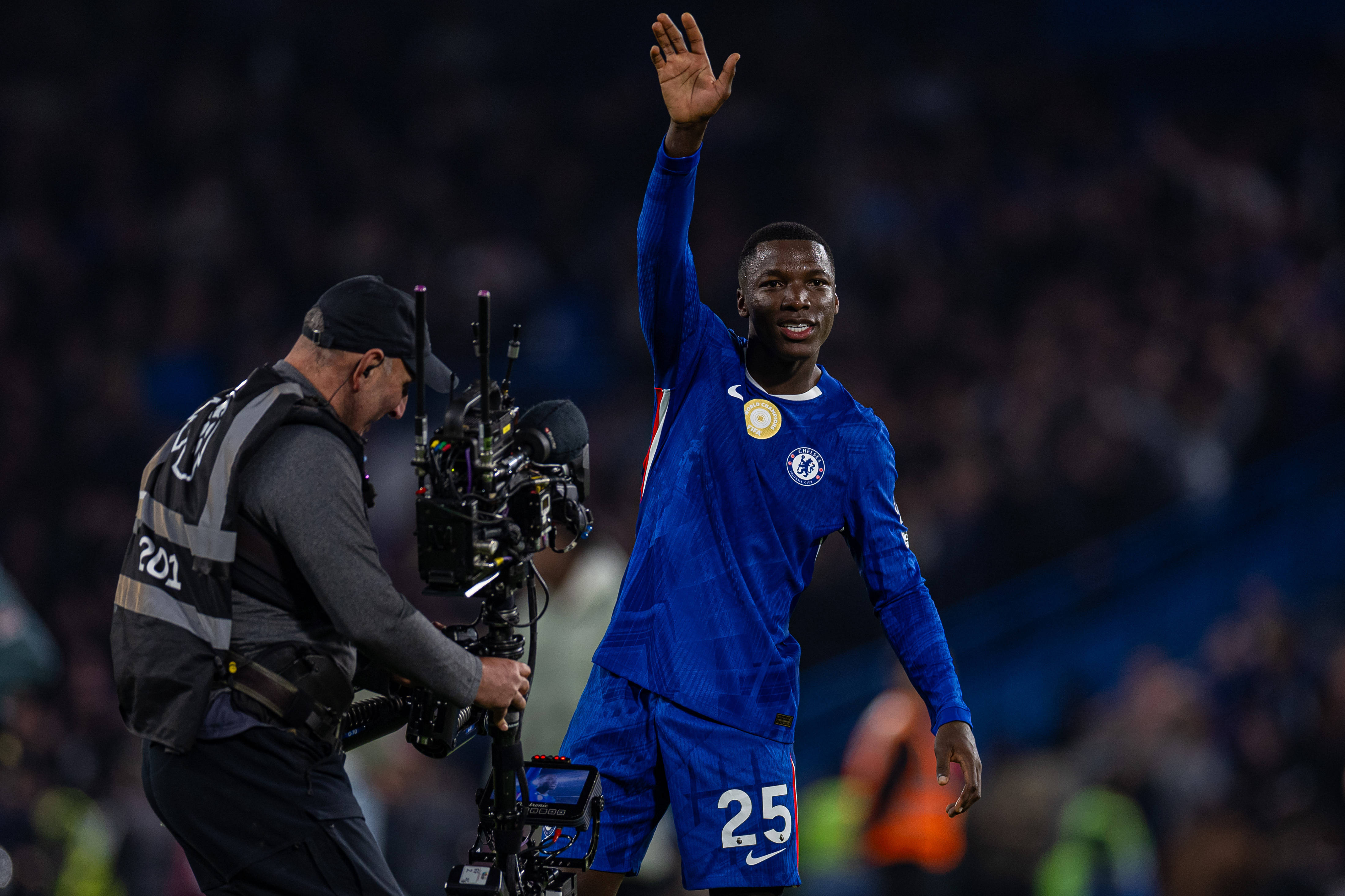 包含足球运动员庆祝得分，成为全队骄傲的词条