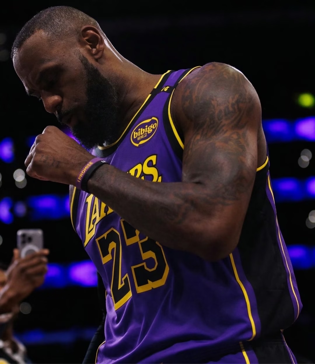 ac米兰-湖人队夺冠顶尖球员披荆斩棘的简单介绍