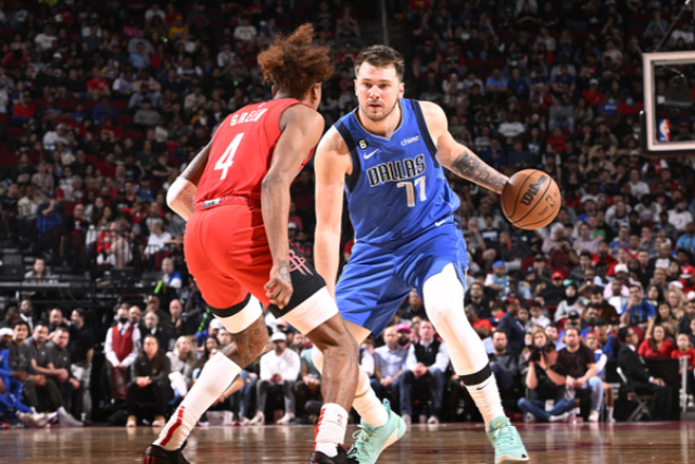 米兰体育app入口-小牛擒下独行侠,取得两连胜的简单介绍