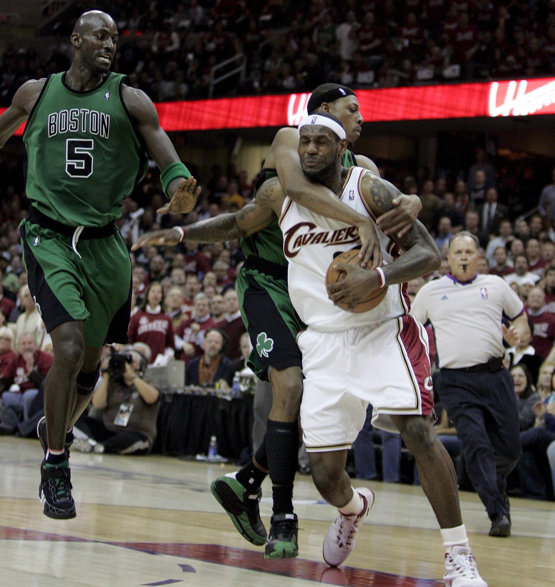 中国米兰体育-骑士队新赛季冲劲十足大胜对手