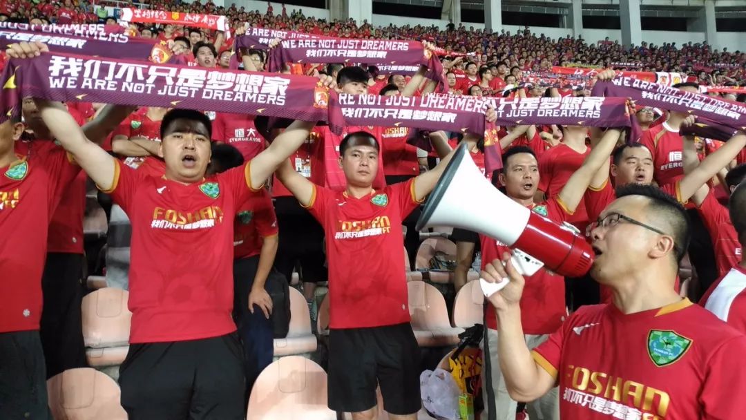 关于中超强队激战，重庆世纪城胜出保持不败记录的信息