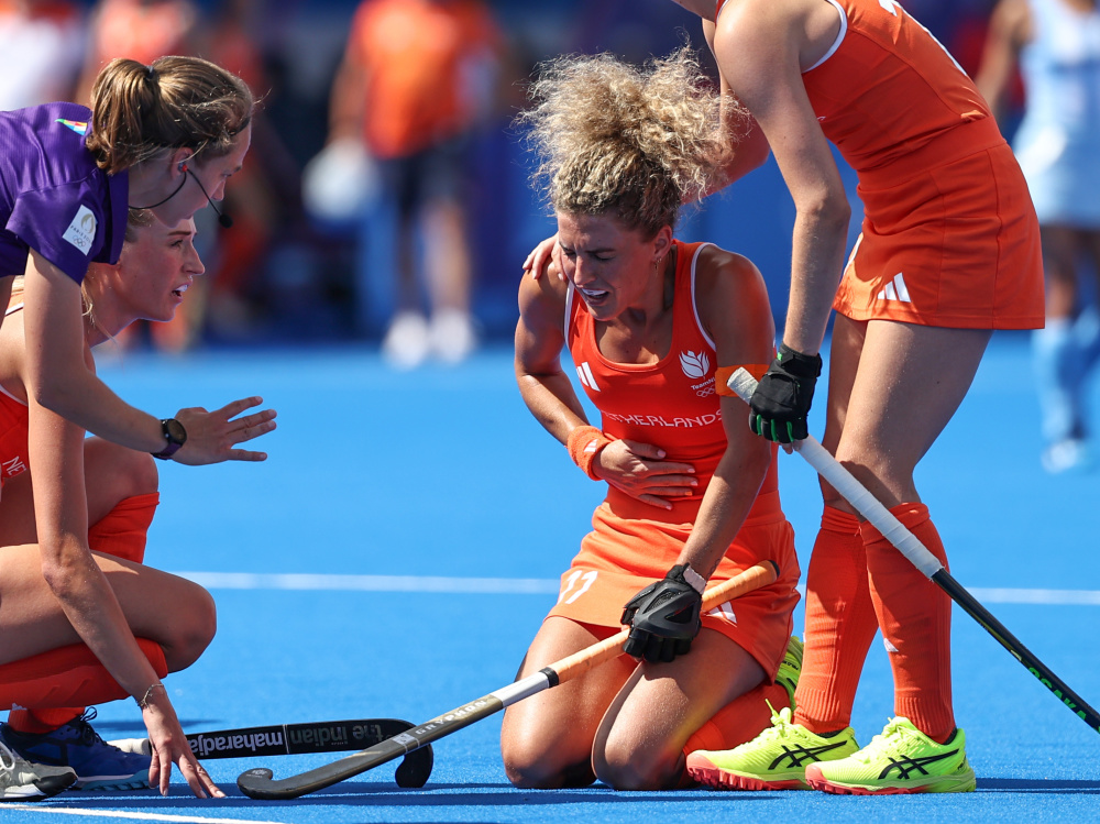 曲棍球比赛中荷兰选手实力爆发，勇夺冠军的简单介绍