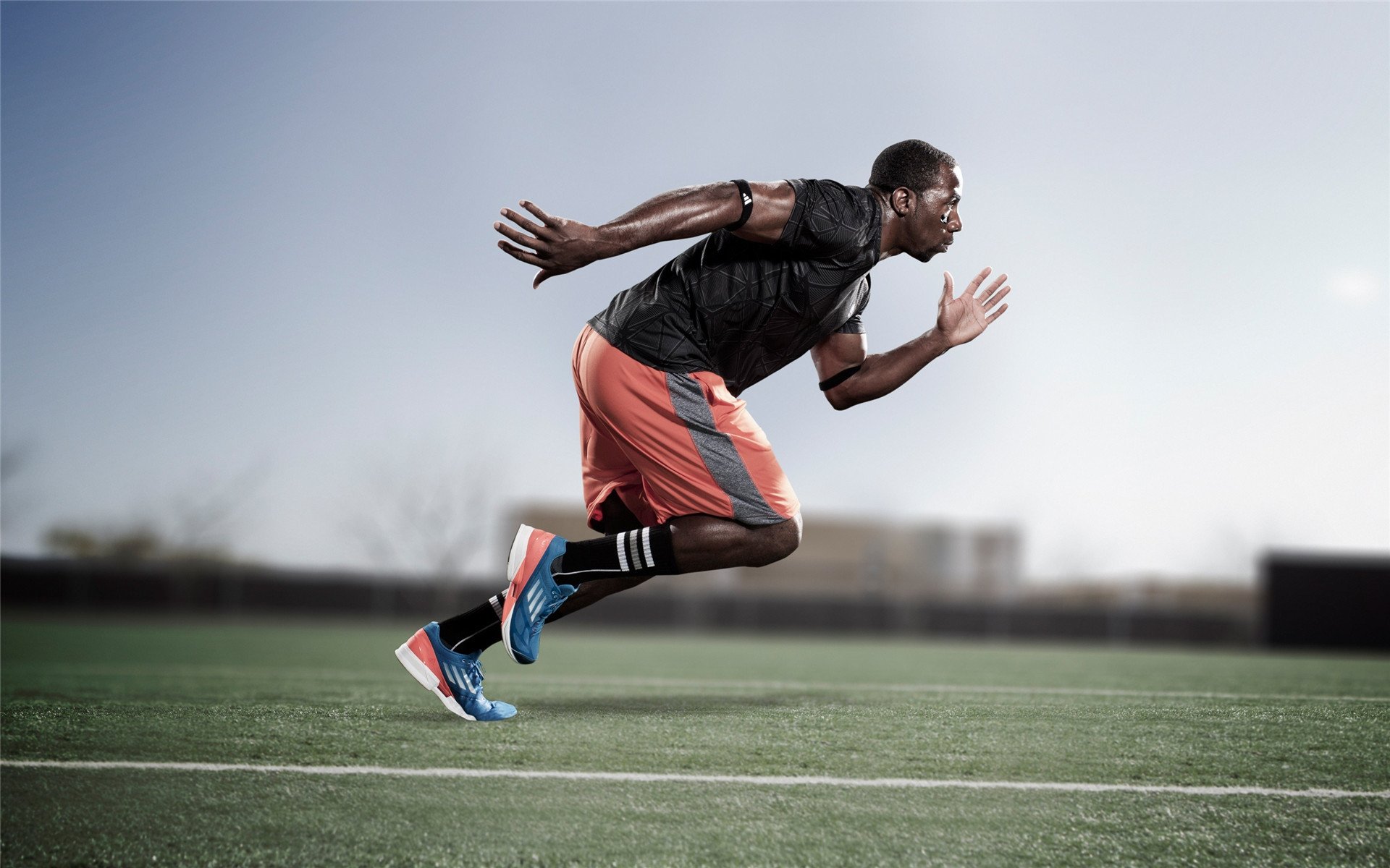 莱万爆发破铁壁，佛罗伦萨正面击溃勒沃库森，诠释现代足球的战术唯一性