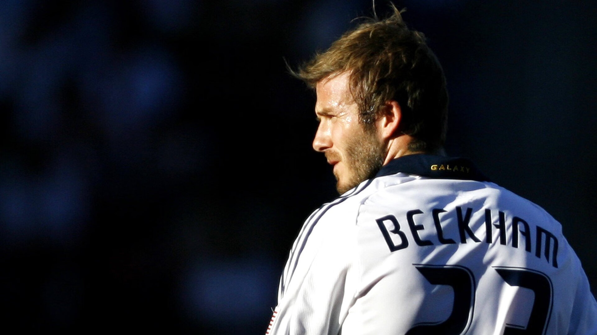 保罗持续制造杀伤，上海队击溃马刺，一场跨越时空的篮球对话